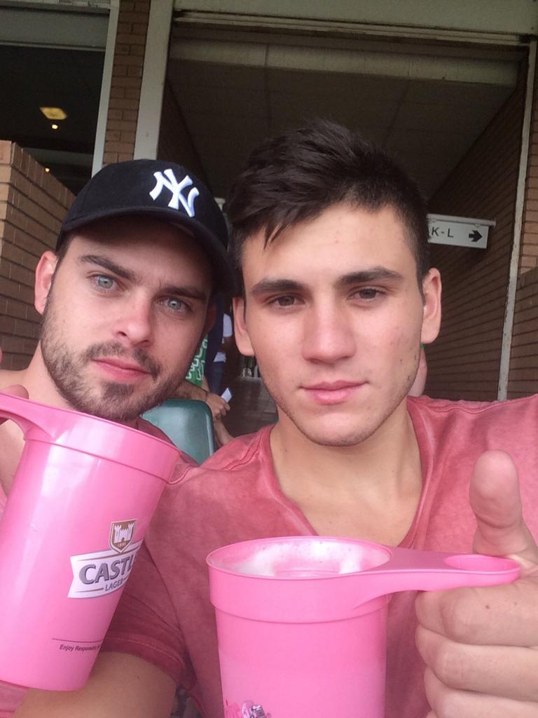 B_len_Thompson7's tweet photo. #PinkDay18Jan  #weliketoparty #pushing #drunkerryday http://t.co/fXQp6SkFoN