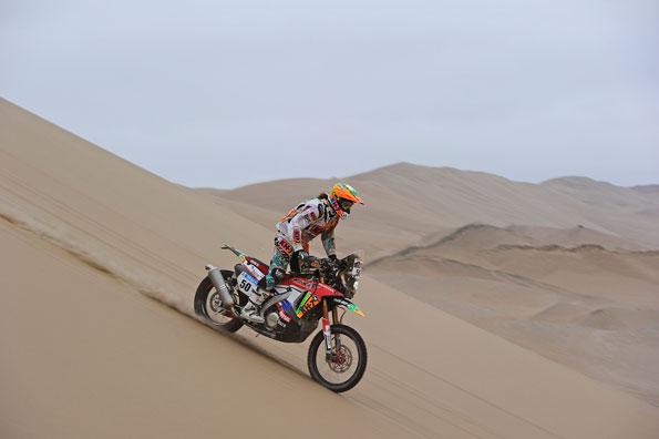 WangConnection's tweet photo. Laia Sanz, heroína española en la historia del Dakar -> http://t.co/vRxhLyWDih por @Silviambg http://t.co/s0kX0syy9n