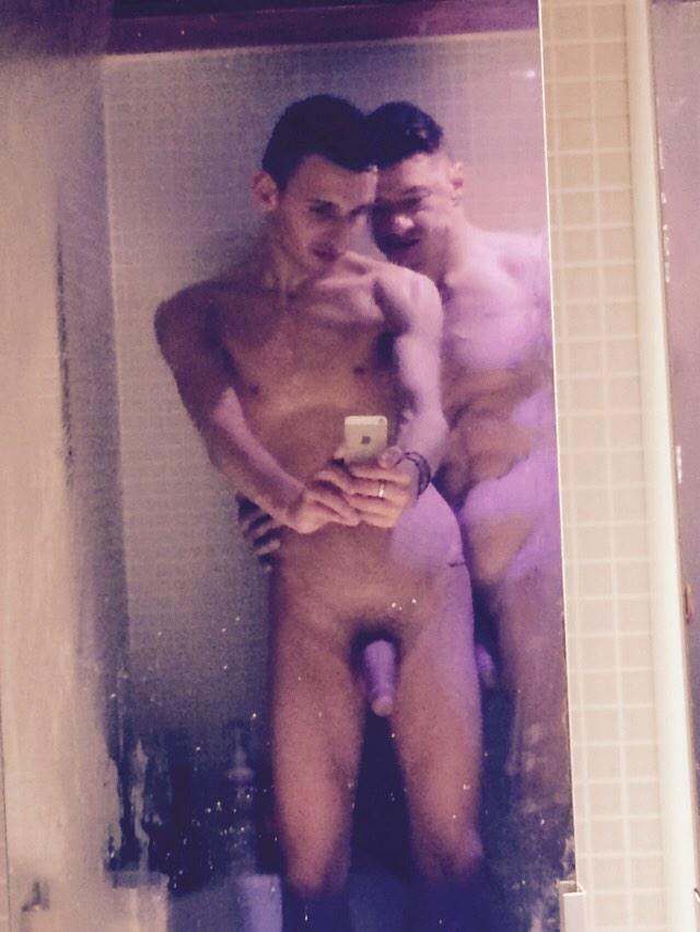 1 pic. Sunday chill #nakedsunday #nakedselfie  #gaypics #gayporn #xxx #cockselfie @BritXXXmodels @MzSmacky