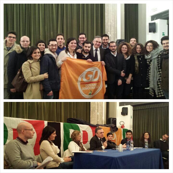 rossipresidente's tweet photo. #NotteRossa a Capannoli coi giovani amministratori. La politica che mi piace! @GD_Toscana @GdPisa Buona domenica! http://t.co/TfgTYz9lRt