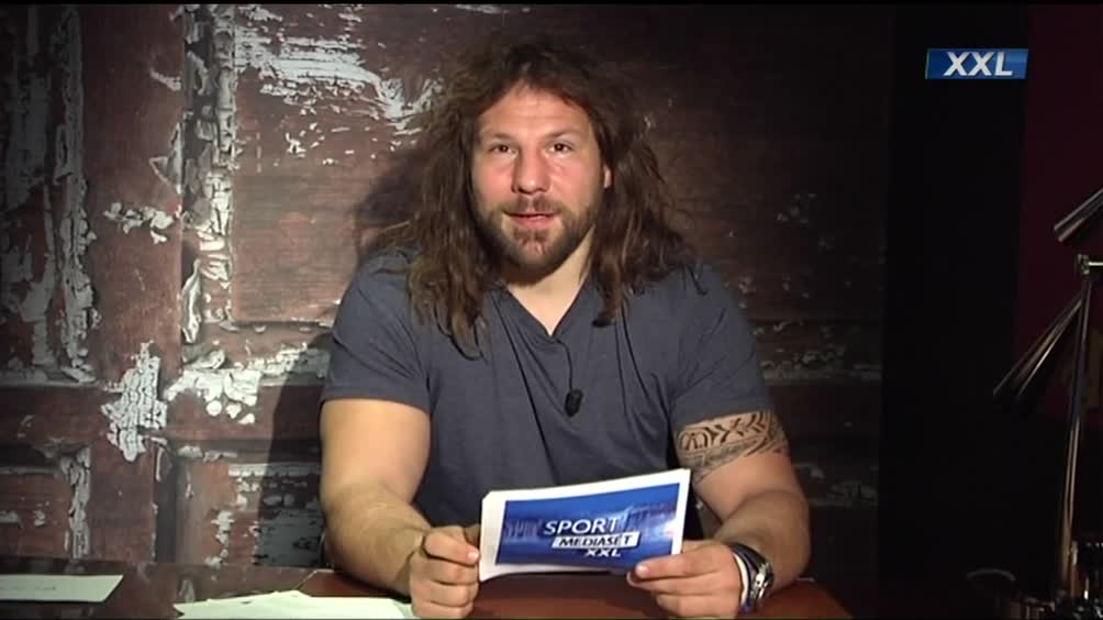 sportmediaset's tweet photo. #rugby intervista a @castrito81 a XXL. L'amore per @GiuliaCandiago e l'amicizia @sergioparisse http://t.co/II931e6uIV http://t.co/z5F1J6iSIK