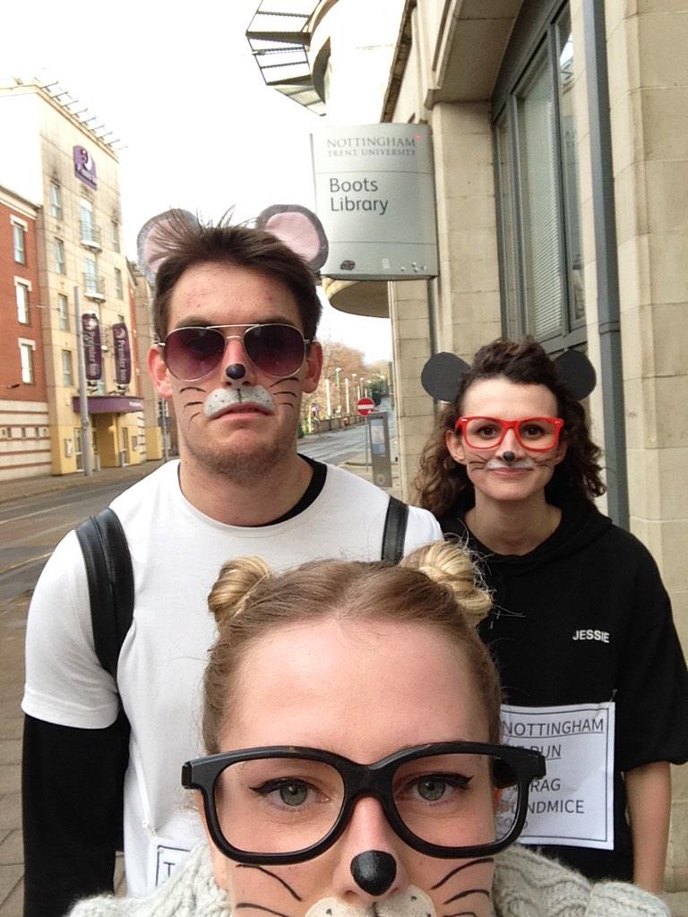 LivesleyHannah's tweet photo. @TDNSelfieRun three blind mice - boots library xxx http://t.co/5sT8Cxo106