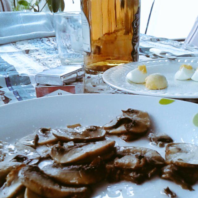 StephanosAdamou's tweet photo. About the #Cypruslife # τσιγάρα #ποτα και ο #μεζες αδερφιν! #ChivasRegal #MarlboroRed http://t.co/GAiC37jQ74