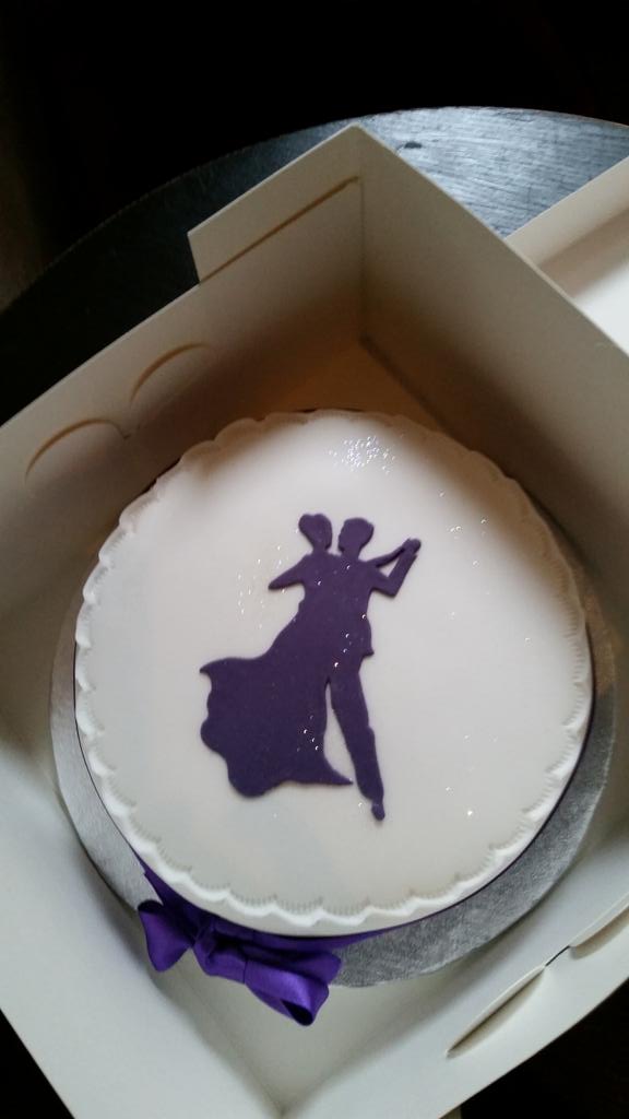 tillysyumimumi's tweet photo. Fun time at the @Cadmansdance cake sale today and bagged myself an ace cake. Can't wait for the comps to start! http://t.co/zRP5DaAQvI