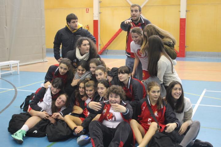 los_cdb's tweet photo. infantil a  @CBCiudadBurgos en 1ª   tras ganar a @PonceUVa  71-69 
felicidades chicas por la victoria @jonyvivar http://t.co/oj83BNCpFC