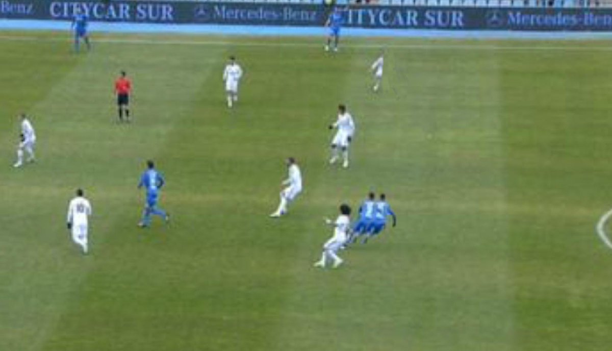 ElChirincirco's tweet photo. Para los que PREGUNTAIS, nuestro ARQUITECTO lo ANALIZA: El fuera de juego del Getafe con 0-0 es CLARO. ¡VENTE! http://t.co/yEKMrhfNsV