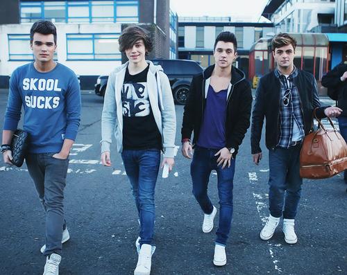 JcatUnionJWorld's tweet photo. Hahaha RT if you agree with Josh's Top http://t.co/WUwcRgEyIA