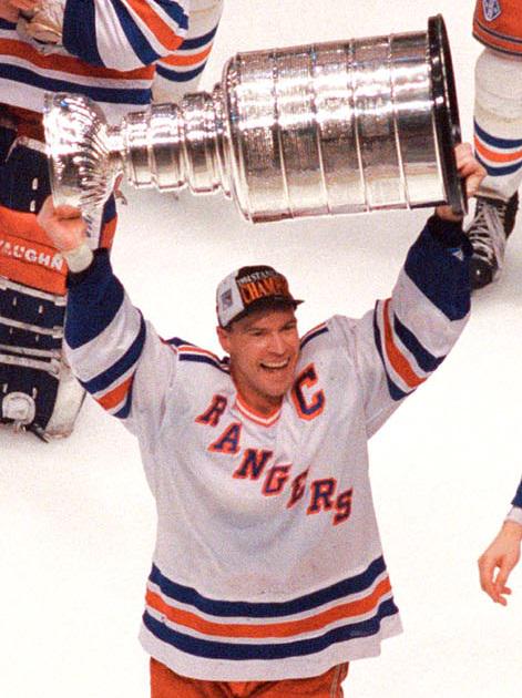 Happy 54th birthday to Mark Messier, who in 1994 became first Rangers captain in 54 years to hoist the Stanley Cup. 