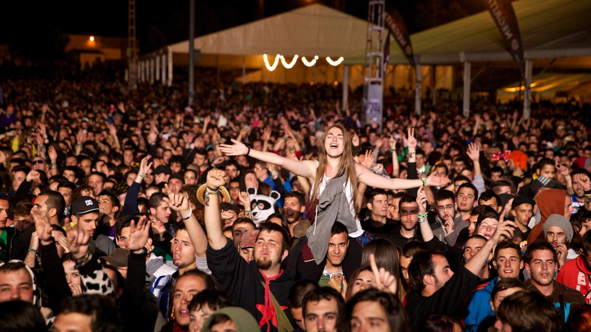 VinaRockOficial's tweet photo. Quédate con quien saque lo mejor de ti @VinaRockOficial 
http://t.co/qZZ0Cf9LHi http://t.co/eVRc2R8phO