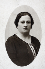 #Taldiacomavui del 1891 va néixer Fidela Renom, la primera regidora de #Sabadell. bit.ly/1xj4cJs #FidelaRenom