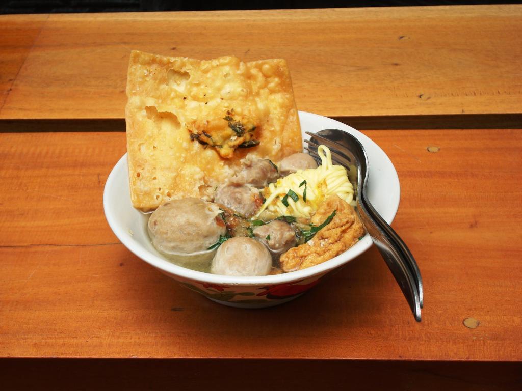 Siapa sih yg ga tergoda sama Baso Malang yg satu ini, daripada penasaran ayo merapat ke The Kiosk  | <a href="/TheKiosk/">TheCozyKiosk</a>