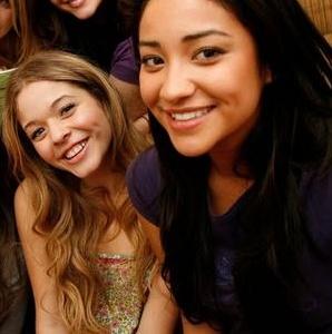 thccbellamy's tweet image. Fetus Emison VS Hot Emison
#Emison #PLL #PLLArmy
RT for Fetus Emison 👧
FAV for Hot Emison 💁
Af can't choose!!