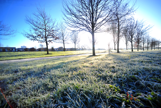 hulllive's tweet photo. Bit chilly out there. Drivers warned as cold snap set to continue http://t.co/xOaoAq8MpE http://t.co/Z014uiW2qt