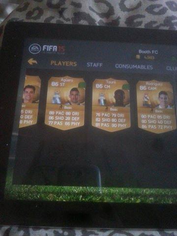 booth_lennon's tweet photo. @MattHDGamer @DerekRantsGames @bateson87 @Nick28T @EASPORTSFIFA 
My fully poked club on iOS http://t.co/tWKdyW56wE