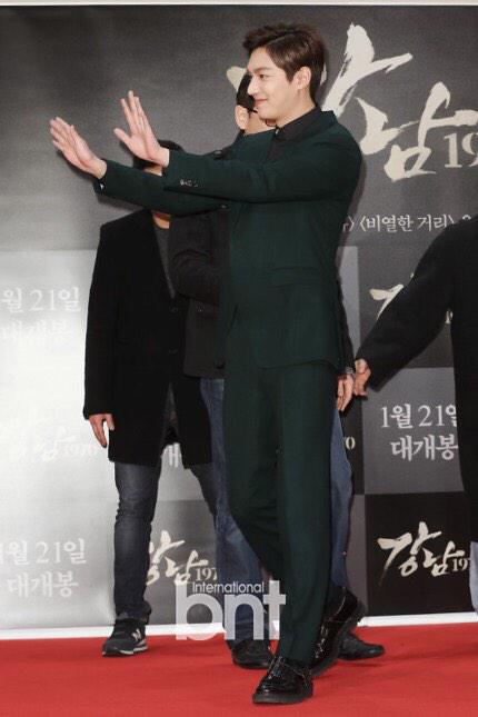 StarhausM's tweet photo. #이민호  #이민호레드카펫  #강남1970 
이민호 백과사전 '이 남자에 빠지진 않고서는 못 배기는 이유' 
>> http://t.co/aY530TUjn2 출처 : 네이버 뉴스검색
ㅣ http://t.co/DSz21weSad
