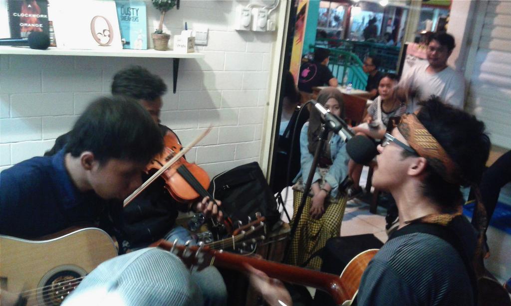 Ino and the others live at POST on <a href="/JikaJaya/">Jika Jaya</a> 'live streaming