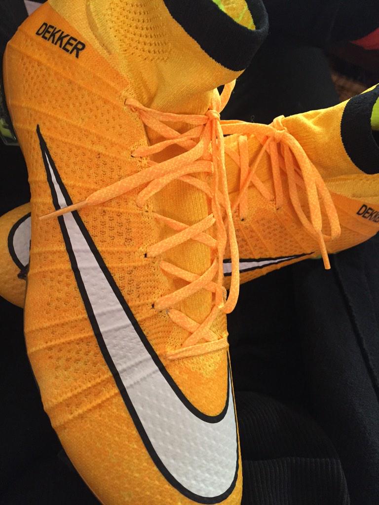 AjaxA1watcher's tweet photo. RT &amp; volg @AjaxA1watcher zo maak je kans op deze gesigneerde Nike schoenen van Gino Dekker. @AjaxFanzoneNL #AjaxA1 http://t.co/V9fABkynmZ