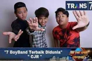 TimeLineCJR_'s tweet photo. Ciye masuk 7BoyBand terbaik di DUNIA @CJRisCJR @iqbaale @TeukuRyz @AlvaroMaldini1 #ComateBanggaPunyaCJR !! http://t.co/PnSNy2fvXZ
