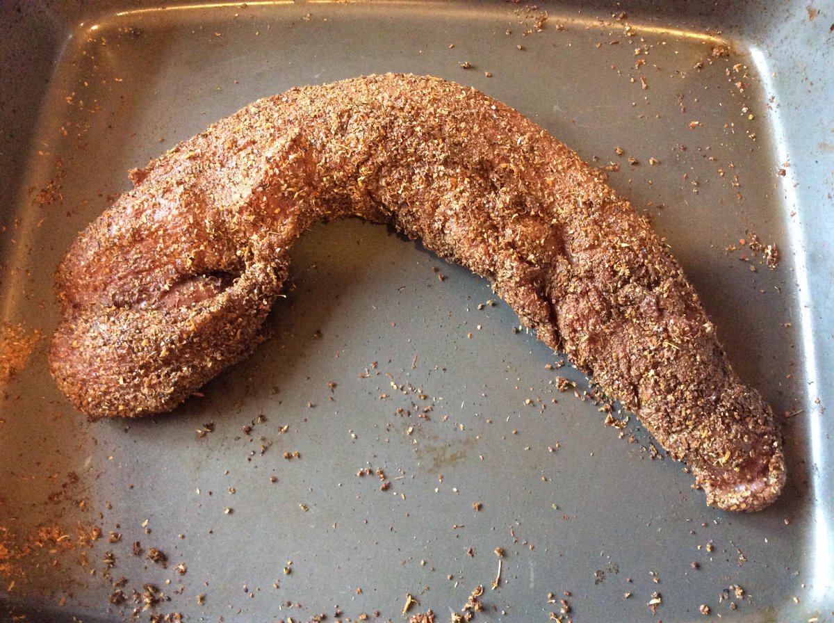 LesleyAmour's tweet photo. The husband’s spiced tenderloin. Looks more like a gigantic poo @RobAmour http://t.co/YdDaKpweQ6
