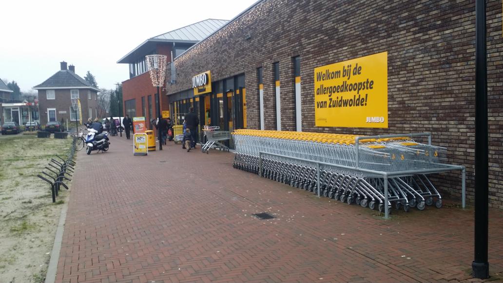 adridoldersum's tweet photo. #Jumbo #Zuidwolde open en 5 kassa's vol in bedrulijf. In #Hoogeveen alle supermarkten gesloten. Hoe lang nog? http://t.co/BnlWkmJ6QS