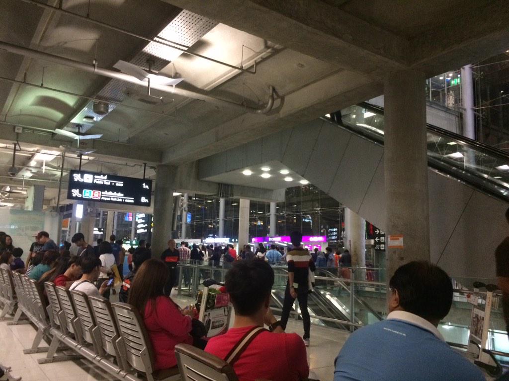 สแตนบายรอละค่า^^