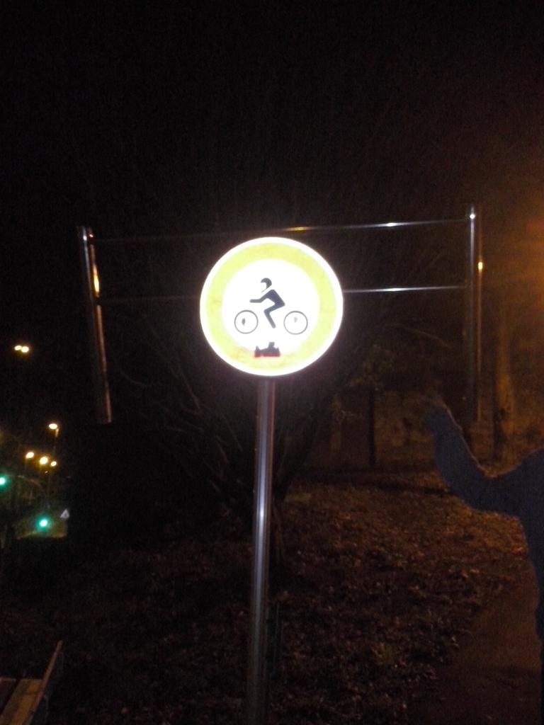 AxierUranga's tweet photo. Lo normal cuando estas volviendo a casa y te encuentras esto http://t.co/RBT7WC41n9