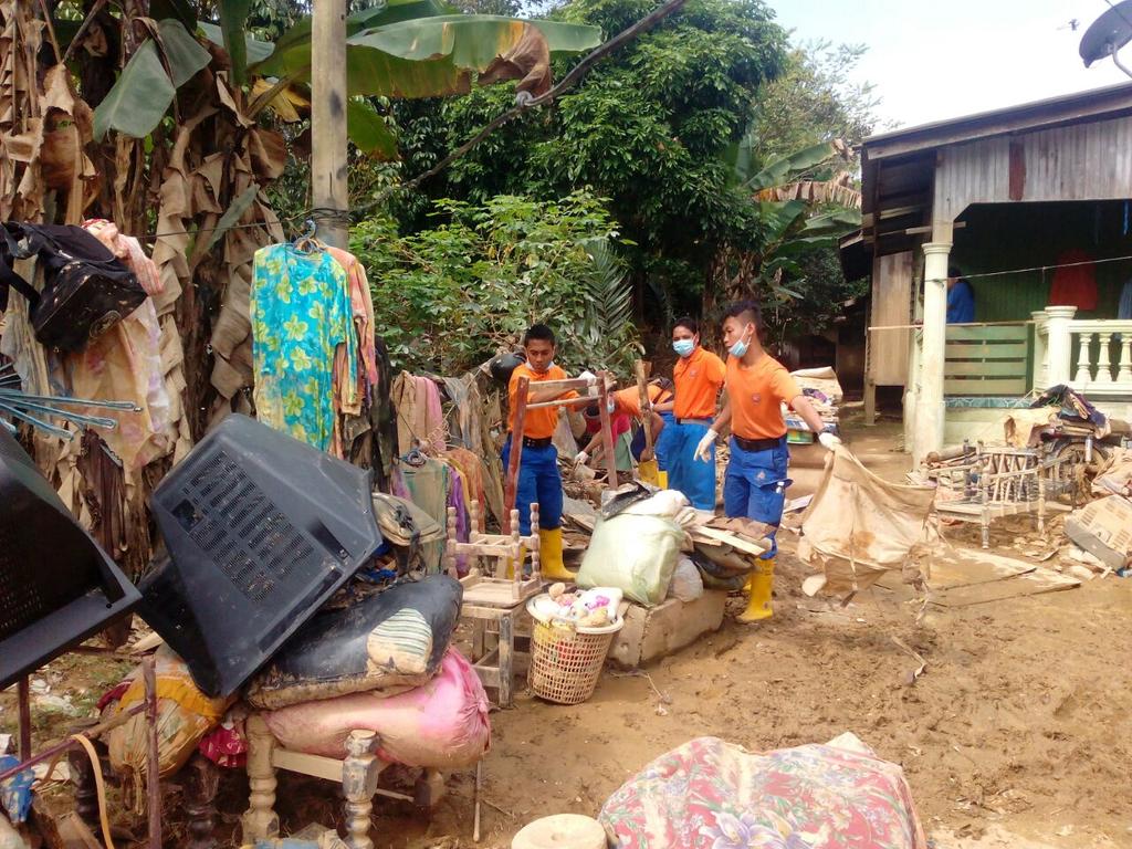 ERCBentong's tweet photo. #pascabanjir #opscuci @jpamwp bntu 3 lokasi
Msjid Temangan,Kg Padang,Surau Kg Chekok, Temangan @Zahid_Hamidi @kpjpam http://t.co/gSpHPOGltk