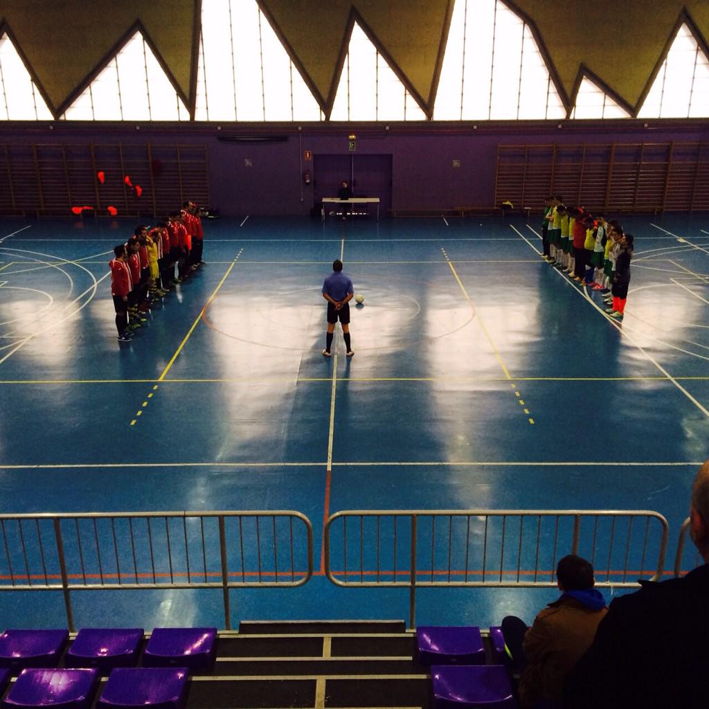 Emotivo minuto de silencio y dedicatoria de <a href="/jaranzubia/">Jorge Aranzubia</a> en recuerdo de Lolo y el padre de Ruben. <a href="/ADLLardero/">ADL Asociación Deportiva Lardero</a> Animo!