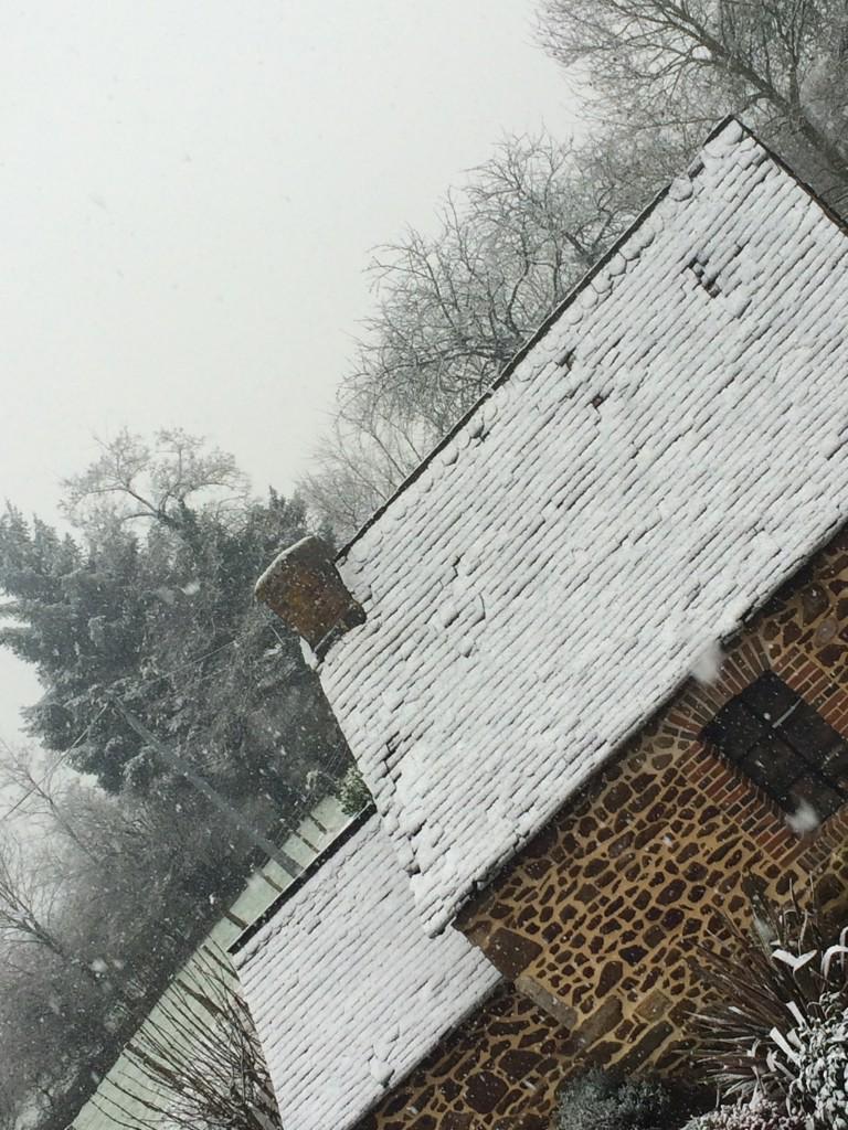 MrKalipso53500's tweet image. #RT et je fais une video de moto sous la neige :P youtu.be/QI61cUfcnqA (si y'en a assez bien sûr)