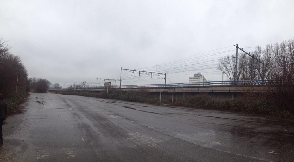 WijDelfshaven's tweet photo. De #groeneroute gaat door! Over de Schiebrug, langs @SpartaRotterdam en Van Nellefabriek naar de Spoordijk Spangen. http://t.co/vInqtOYeik