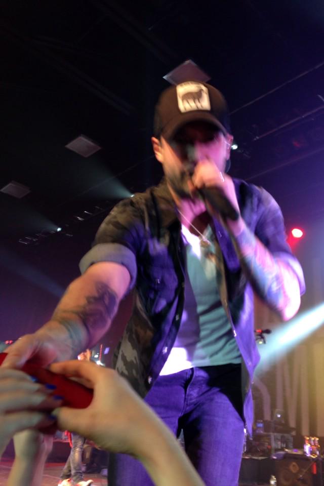 amy_leblancc's tweet photo. @dallassmith thanks for one of the best concerts we've ever been to, such a good time !!! #TippinPointTour #Moncton http://t.co/TzNy43k0Or