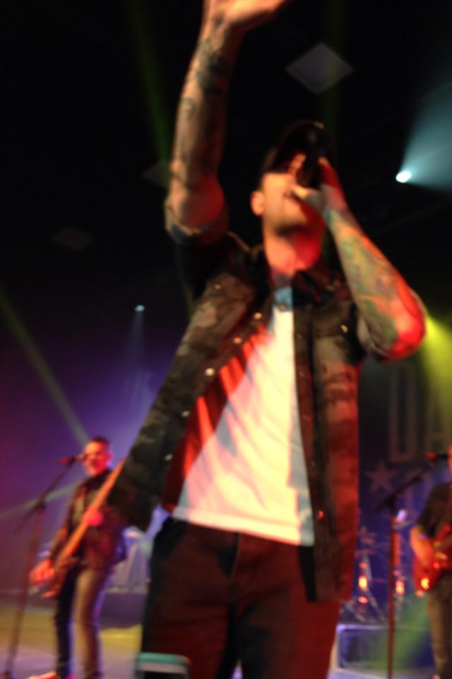 amy_leblancc's tweet photo. @dallassmith thanks for one of the best concerts we've ever been to, such a good time !!! #TippinPointTour #Moncton http://t.co/TzNy43k0Or