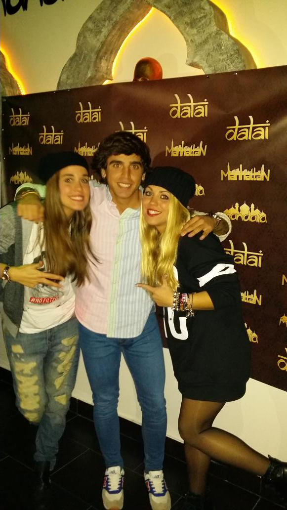 freyesj90's tweet photo. !!!La foto con más guasa del mundo!!! Para mis brujitas graneras jejeje @itziarurrutia @ADMM2486 @ISABELJOIS http://t.co/ZXyKfs0VTL