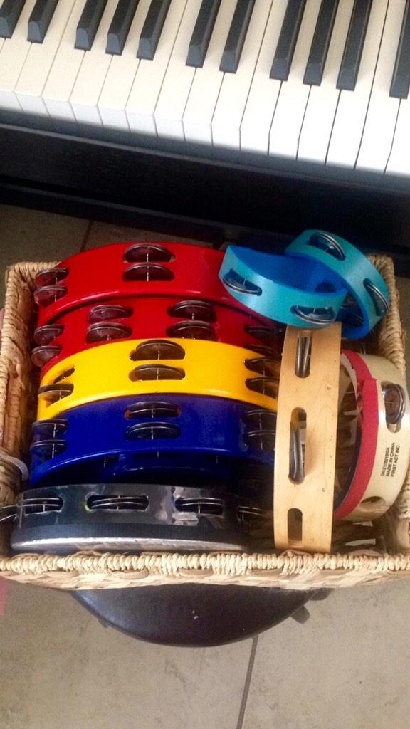 daisymanzo12's tweet photo. I told ya'll I have a basket full of Panderos . 💃🙌 #Leluya #myfirstinstrument 🎶 @ApoConRumors 😃 http://t.co/Wx3Q80NTuO