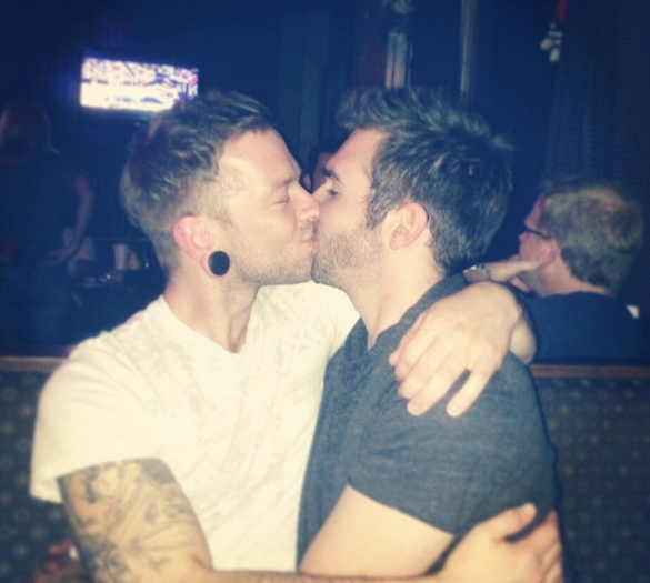 Hookappme's tweet photo. Got a date for tonight yet? Check out Hookapp! ;) #saturdaynight #hotboys #boyskissing #gaykiss #gaylondon http://t.co/htikVdEVui