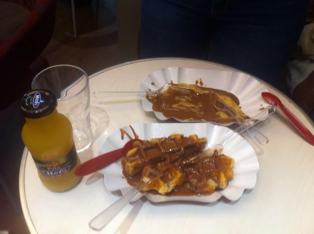 adrianmb14's tweet photo. A merendar💪💪 @Maria31_7 😝😝 http://t.co/eQ5DbHTEiM