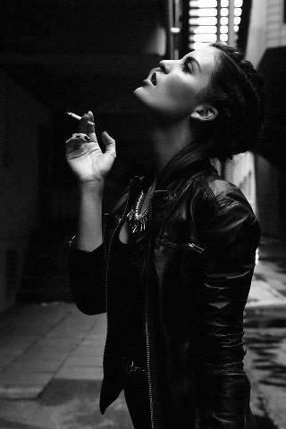 TBonnie98's tweet photo. you smoke a joint, but do not fall in love. the buzz passes but no love. http://t.co/NjzuOe86Gj