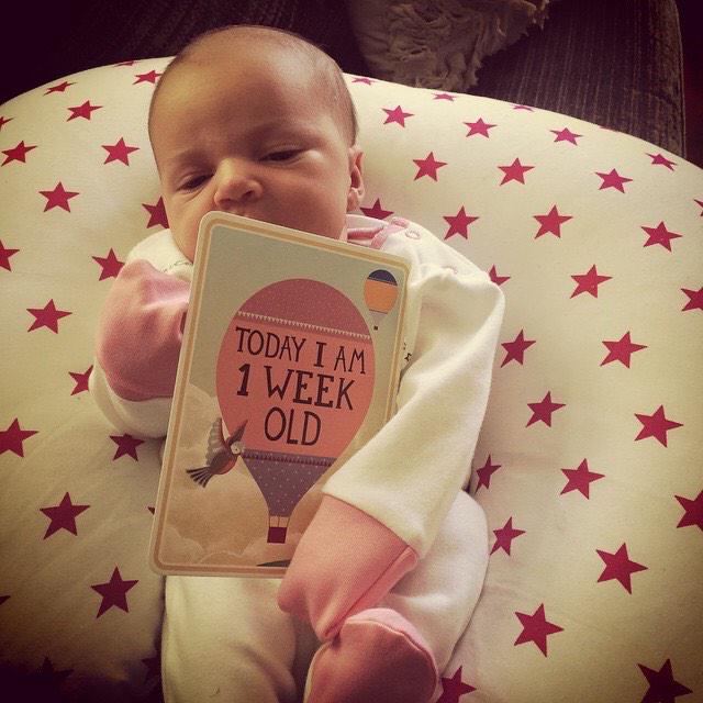 jaydemay_x's tweet photo. #timeflies #baby #1weekold 😍 http://t.co/USGsyUQVHB