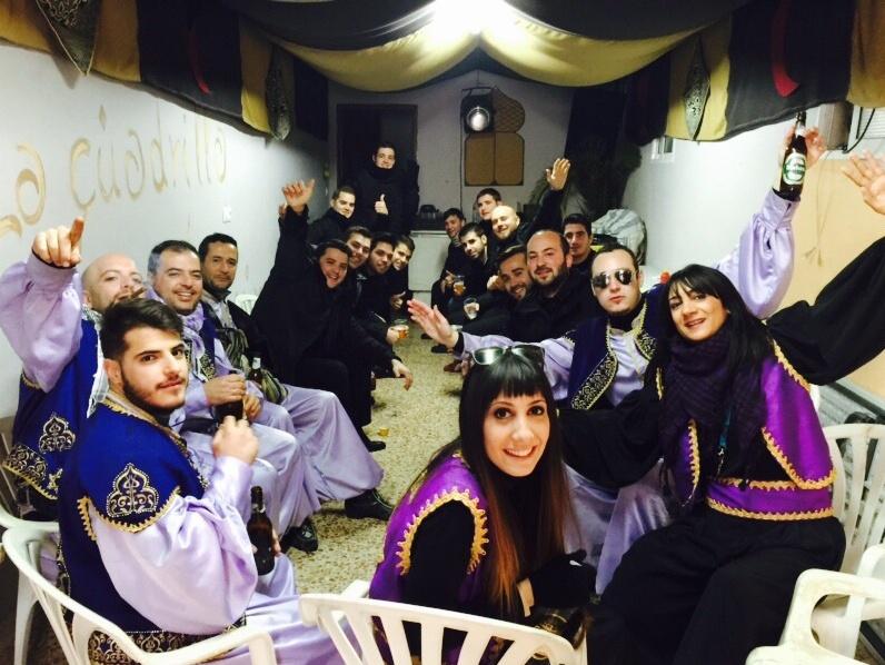 Juaraguinos's tweet photo. De nuevo en Gérgal!!! Con unas cervezas bien fresquitas mientras esperamos que la lluvia pare!!! #MorosyCristianos http://t.co/HqC0PCCGRJ