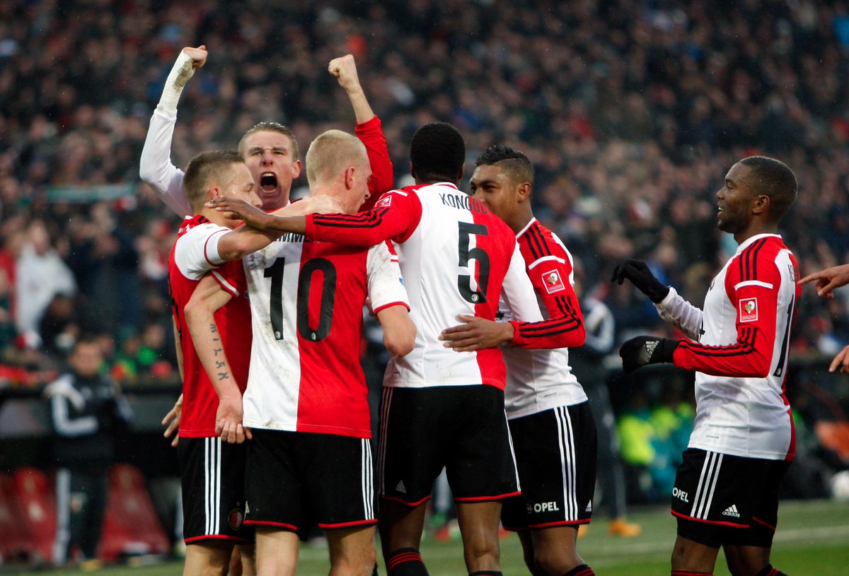 Feyenoord's tweet photo. AFGELOPEN Feyenoord verslaat FC Twente in De Kuip: 3-1! Heerlijk begin van de 2e seizoenshelft! #FEYtwe http://t.co/0lDFMhEel1