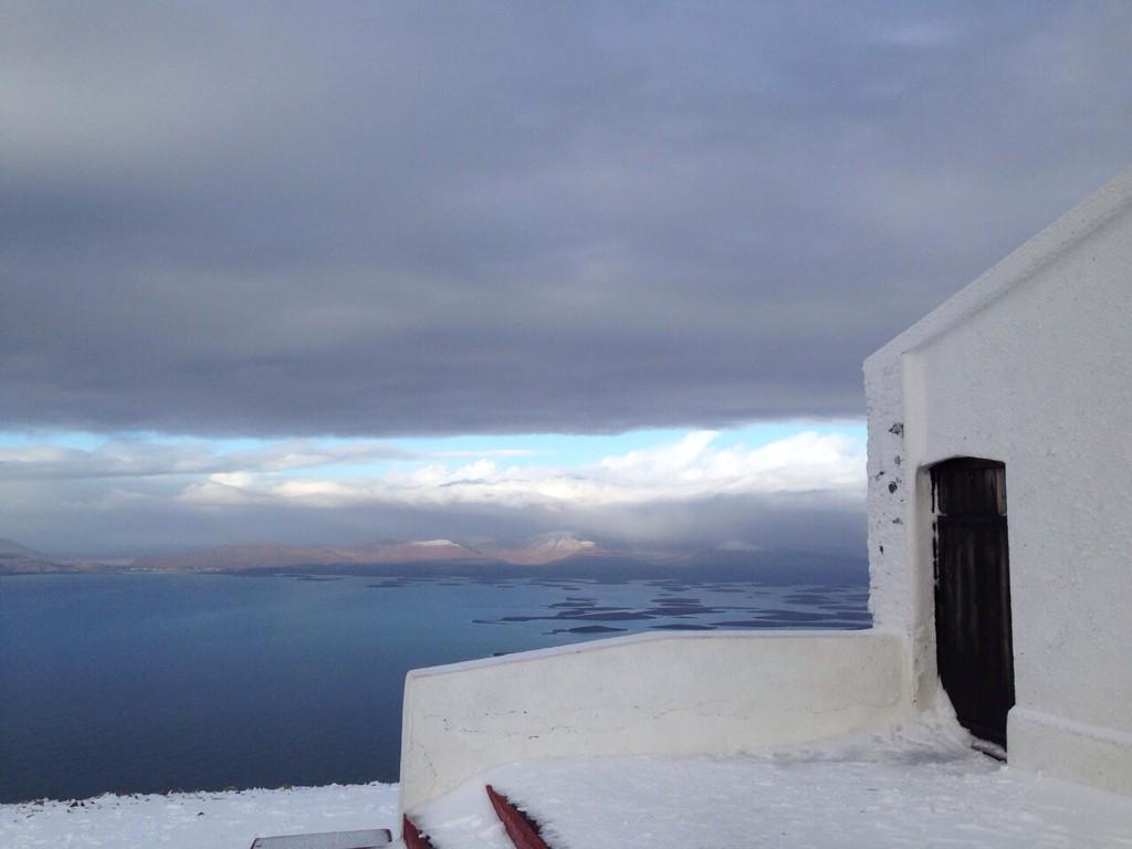 OutsiderEditor's tweet photo. Gorgeous Croagh Patrick in the snow. http://t.co/RStXU6t4UA