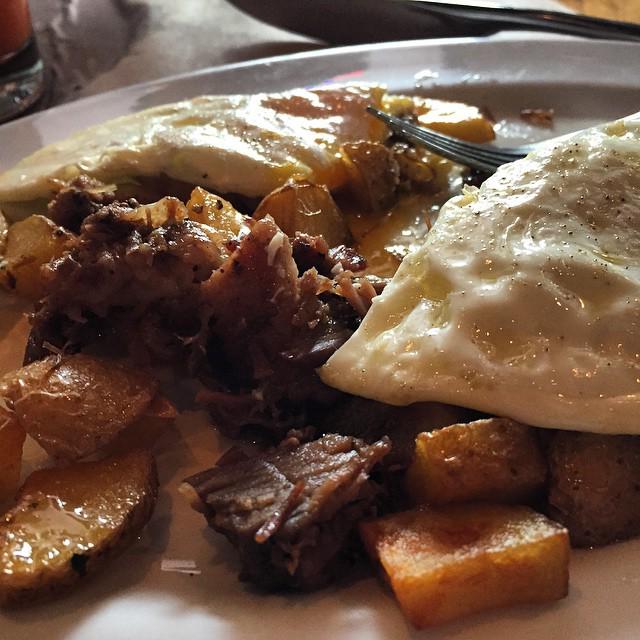 jeffwolf's tweet image. Maybe the best #dasbrunch yet. Beef Brisket Hash &amp;amp; Eggs. #beefhash #goodtimes #breakfast... ift.tt/1xjVTwI