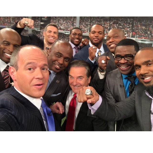 11 Super Bowl rings, 8 SB winners, 4 Hall of Famers, 1 selfie. Let's break the Internet instagram.com/p/yADsoXSVlJ/