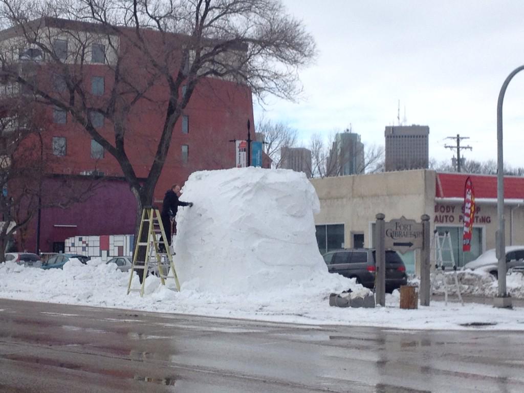 oliv_carla's tweet image. Artisans à l'oeuvre. Ça sent le #FDV ! #HEHO