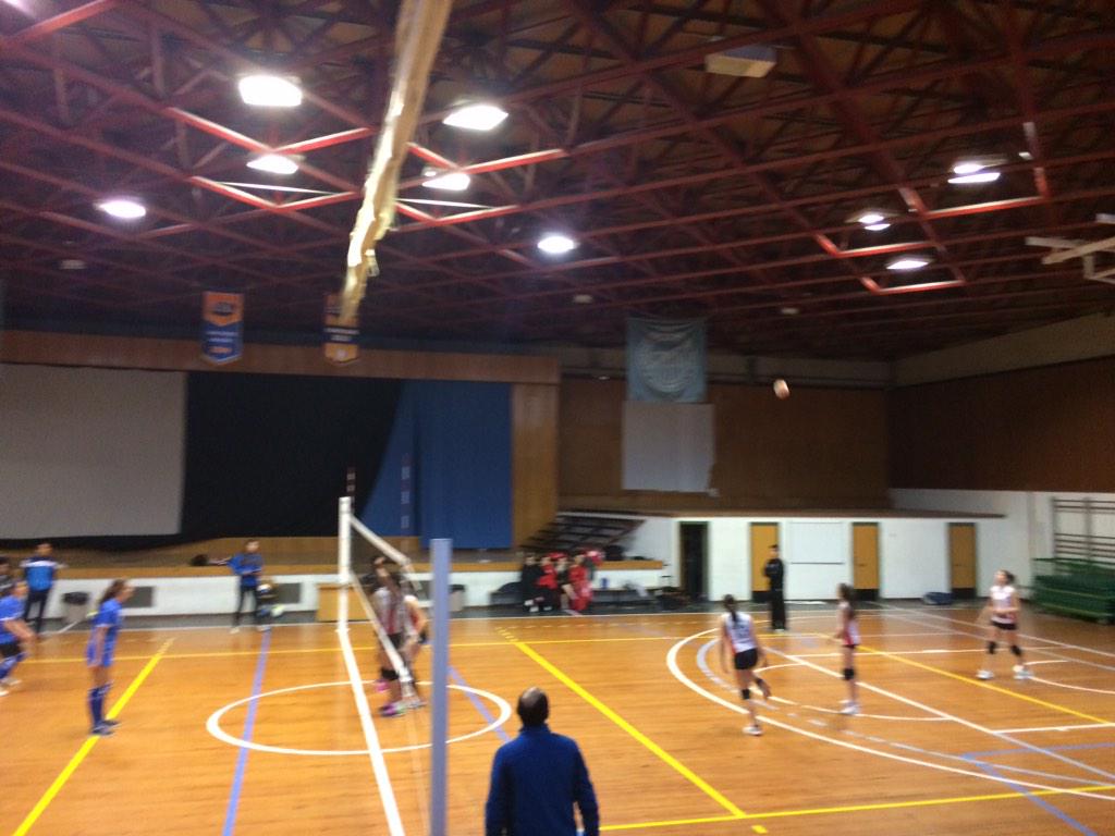 ClubVoleibolZGZ's tweet photo. Termina el tercer set con victoria para @CVZCadeteF ¡Vamos a por el cuarto! 2-1 paras nuestras chicas @cdmarianistas http://t.co/xBEOdFk82x