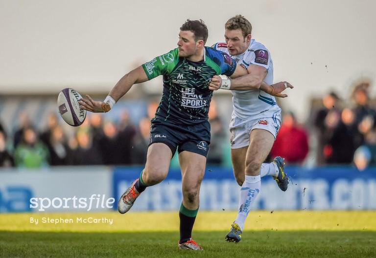 sportsfile's tweet photo. Great offload by Robbie Henshaw an pic by @sportsfilesteve. Connacht lead 17-10 at half-time. #ChallengeCup #CONvEXE http://t.co/mo8cwcvlqq