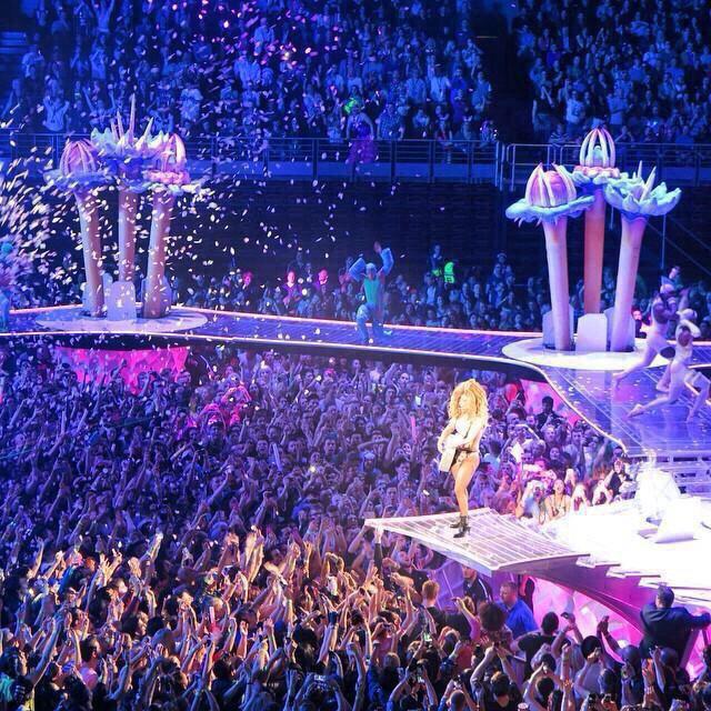 CailloceT's tweet photo. @GagaTomy @ladygaga thank you to help me monster 😘😘 pls RT every monsters my 2 last tweet ❤️❤️ http://t.co/WmzylPK8q0