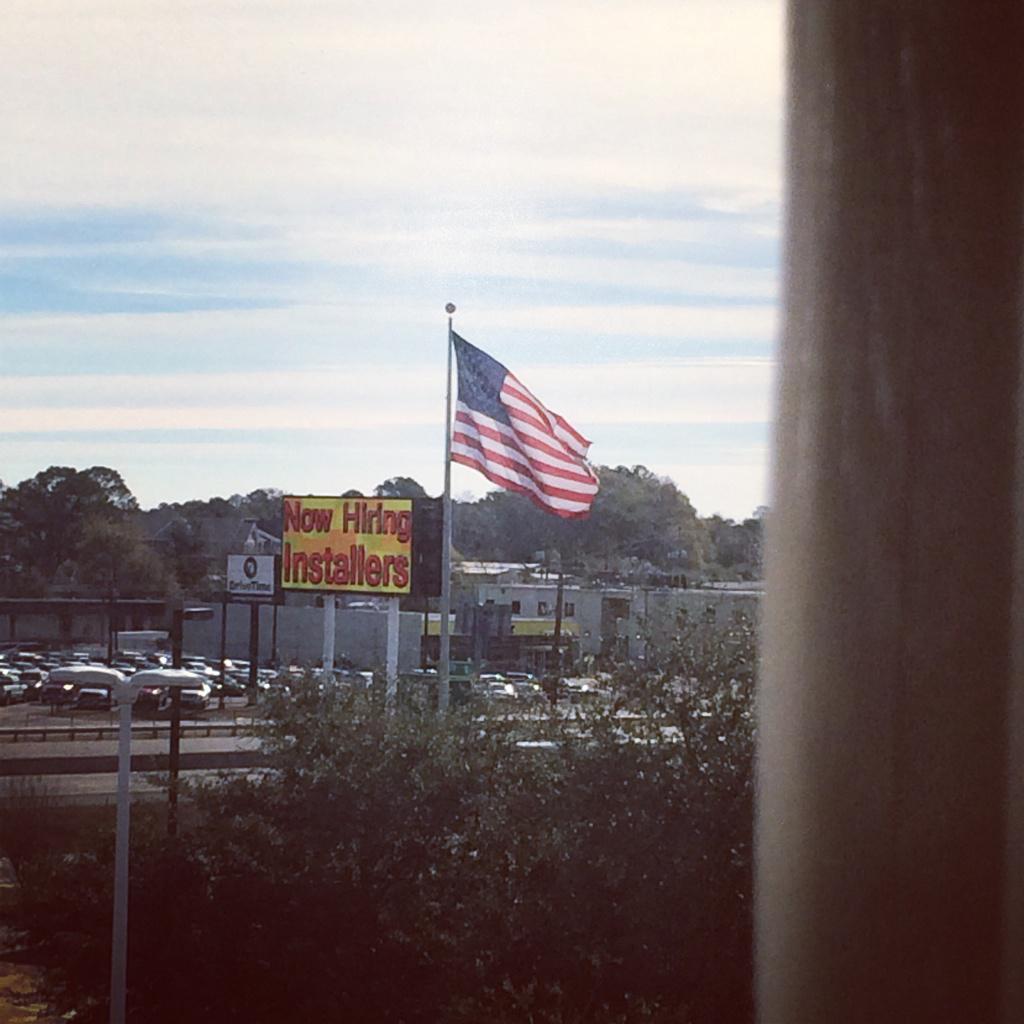 michaeljhusted's tweet photo. First thing kickers and punters do in the morning #checktheflag #calmdownwind #calmdown @Camp_Series http://t.co/yX14ND2u8q