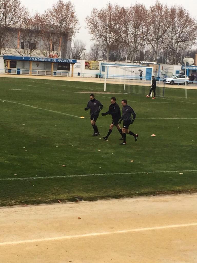 Calentamiento de nuestro arbitro <a href="/abdelll18195/">ABDEL</a> y hermanos Rachid / Morad en Maracena.