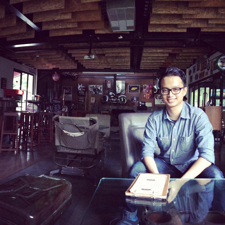 realramsi's tweet photo. Sendiri? Gak dong, disamping kiri gw byk org kok aslinya http://t.co/GQl5aNVSsL